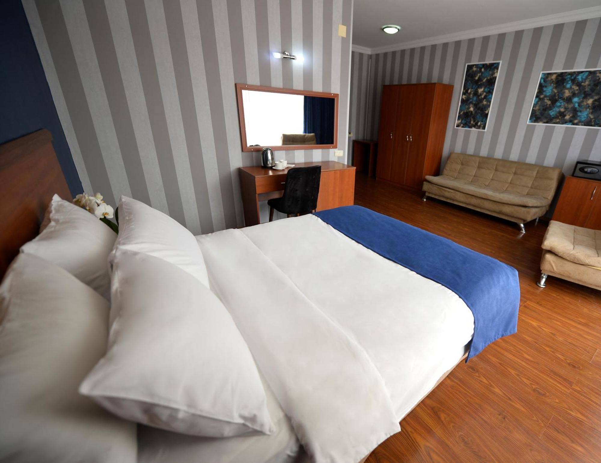 Aura Boutique Hotel Batumi Quarto foto